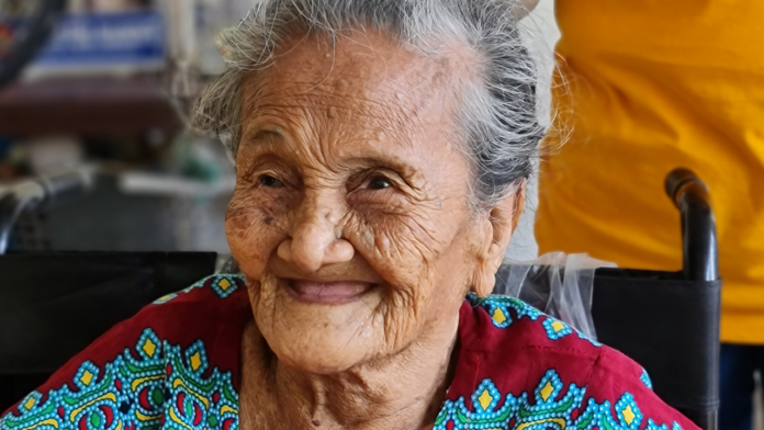 Lola Sesyang, a centenarian from Brgy. Sta. Rita, Concepcion, Tarlac.Lola Sesyang, a centenarian from Brgy. Sta. Rita, Concepcion, Tarlac.
