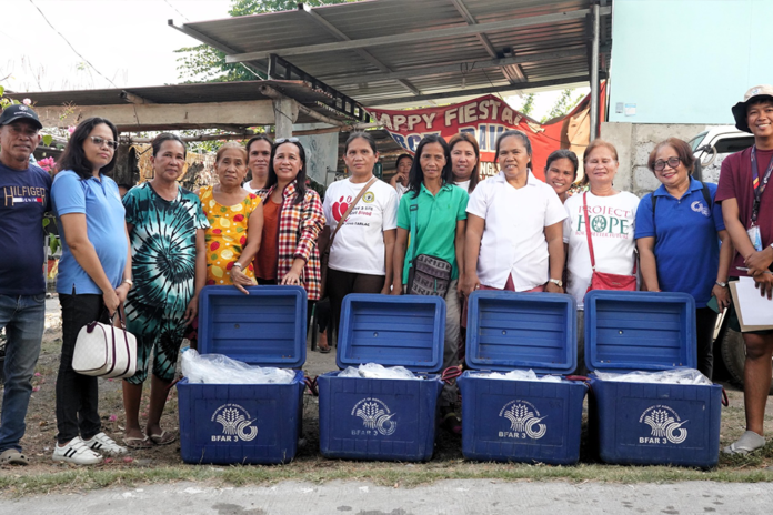 A total of four people’s organizations from Tarlac each receive 100 kilograms of milkfish as a start-up capital to their sustainable livelihood.