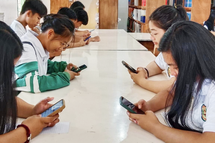 Majority of Filipinos favor the banning of cell phones from schools.