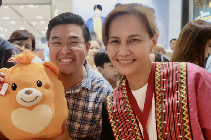 Gov. Yap spreads joy to little mallgoers