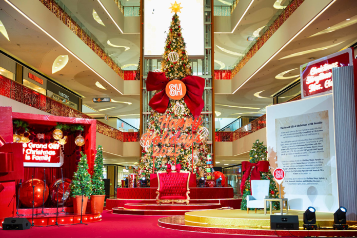 SM Supermalls brings Christmas cheer to communities in its provincial malls with festive centerpiece displays.