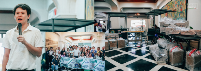 Gov. Christian Yap leads the distribution of starter kits to 25 OFW beneficiaries