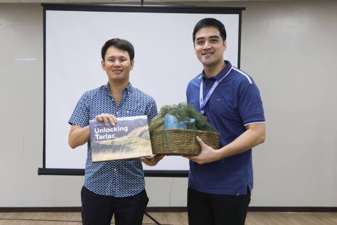 Tarlac Governor Christian Yap meets Pasig City Mayor Vico Sotto during a learning visit to Pasig City (Photo: Christian Yap/Facebook)