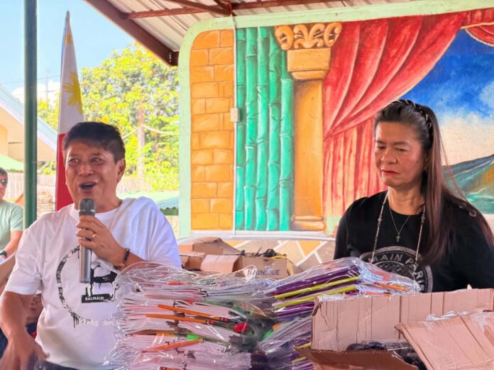 Congressman Noel 'Bong' Rivera and Vice Mayor Evelyn Rivera distribute school supplies to young students at Sta. Rosa Elementary School in Concepcion, Tarlaac.