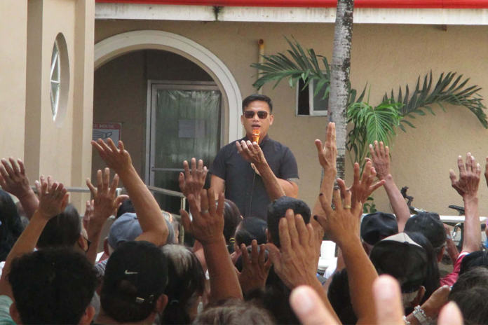 Suñiga revealed that the monthly aid distributed often exceeds his net monthly compensation of ₱78,000. With monthly payouts ranging from ₱79,000 to over ₱100,000, he regularly shells out extra from his own pocket, supported by contributions from his siblings, to reach more residents in need.