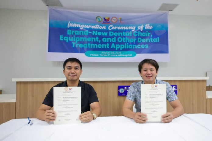 DILG Provincial Director Zotico Villanueva Jr. and Governor Christian Yap during the inauguration of the new dental equipment at Tarlac Provincial Hospital. (Photo courtesy: CY)
