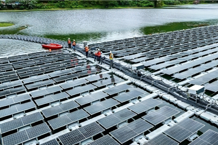 A floating solar farm similar to the image is being built in Paniqui.