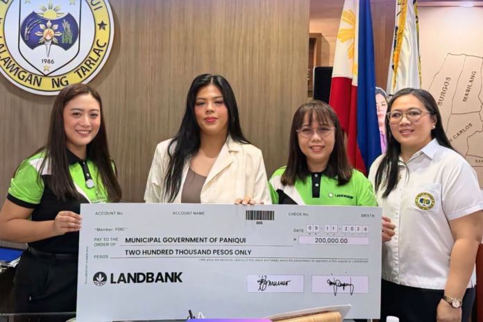 Paniqui Mayor Kat Roxas receives the ₱200,000 donation from LANDBANK Paniqui Branch on Monday to aid flood-affected residents. (Image Credited: Paniqui Information Office)