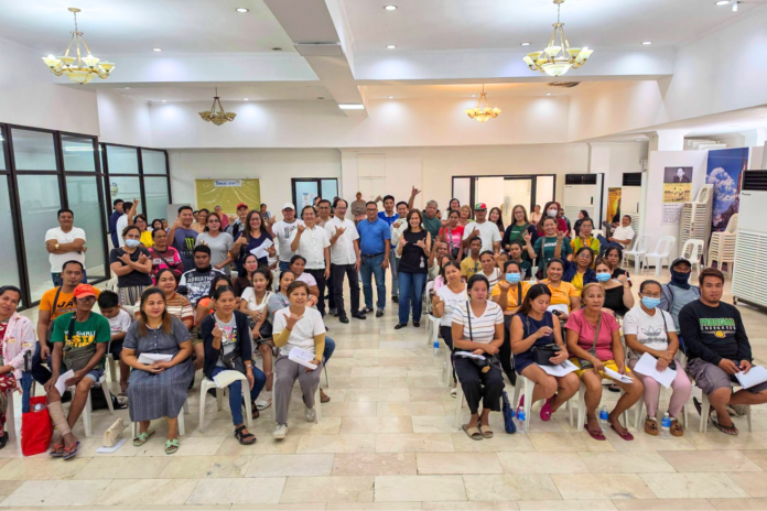 Tarlac City Mayor Susan Yap (center) leads the distribution of P25,000 livelihood grants to 44 beneficiaries at the Bulwagan ng City Hall on October 26. (Photo Courtesy of Mayor Susan Yap)