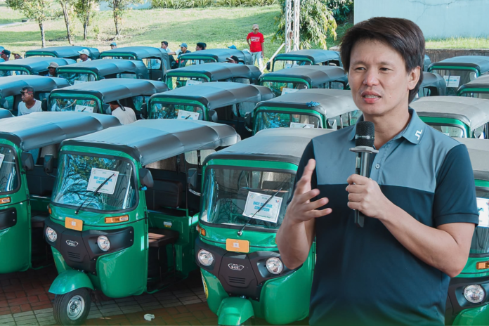 Gov. Christian Yap leads the turnover of 80 new tuk-tuk units to barangays in Districts 1 and 3. (Photo Courtesy of Gov. Christian Yap)